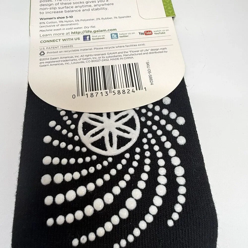 GAIAM Super Grippy Black White Grips Yoga Socks Women’s Shoe Sz 5-10 New